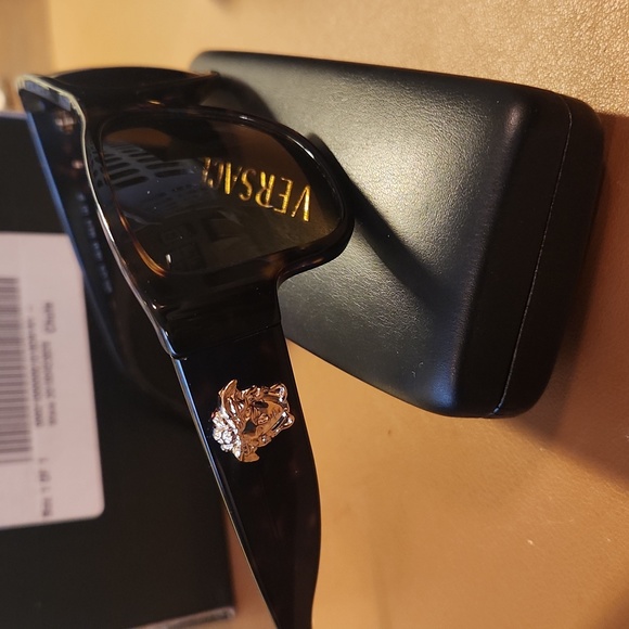 Versace sunglasses NWT - Picture 2 of 7